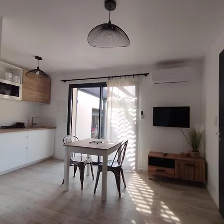 Des Olivieres Nyaraló *